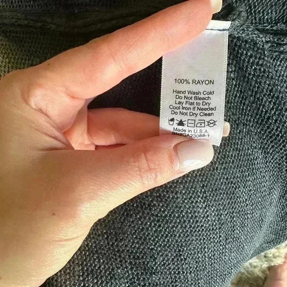 Chicago Blackhawks women’s ombre feather poncho / shawl size S/M - Picture 2 of 5